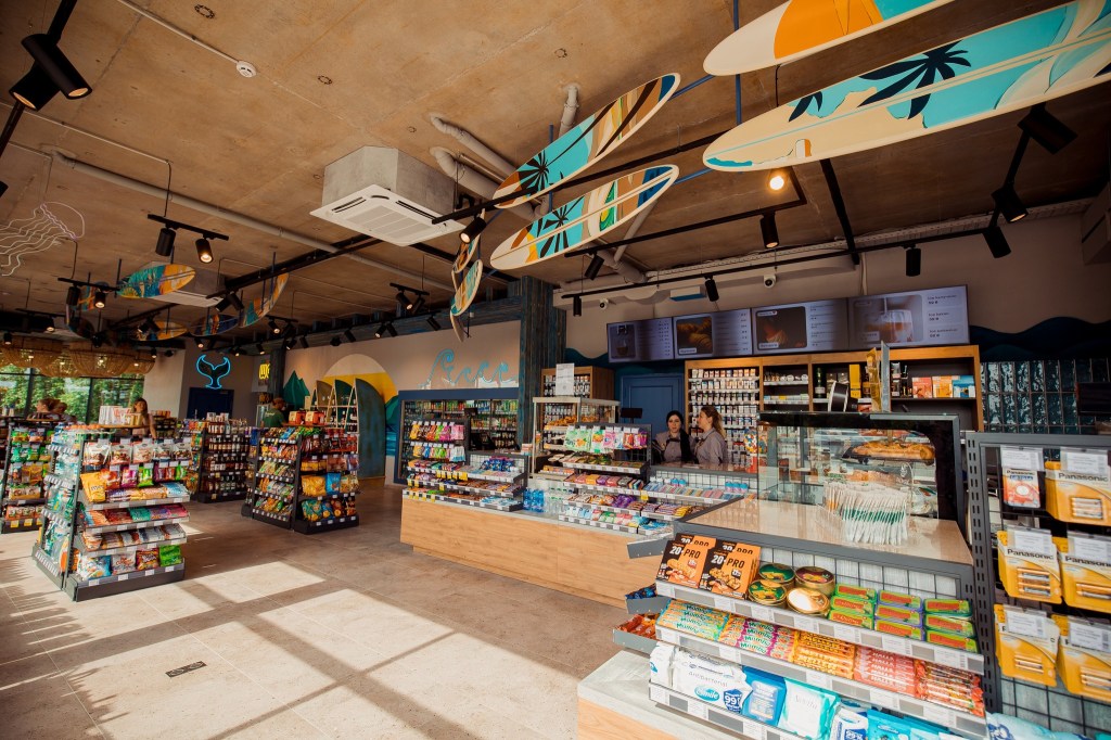 KLO GAS STATION VYSHGOROD {SURFER’S&nbsp;DREAM}